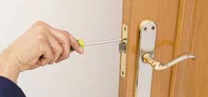 Affordable Locksmith Services Seymour, CT 203-405-8164 Affordable Locksmith Services Seymour, CT 203-405-8164 - trunk-unlock-01